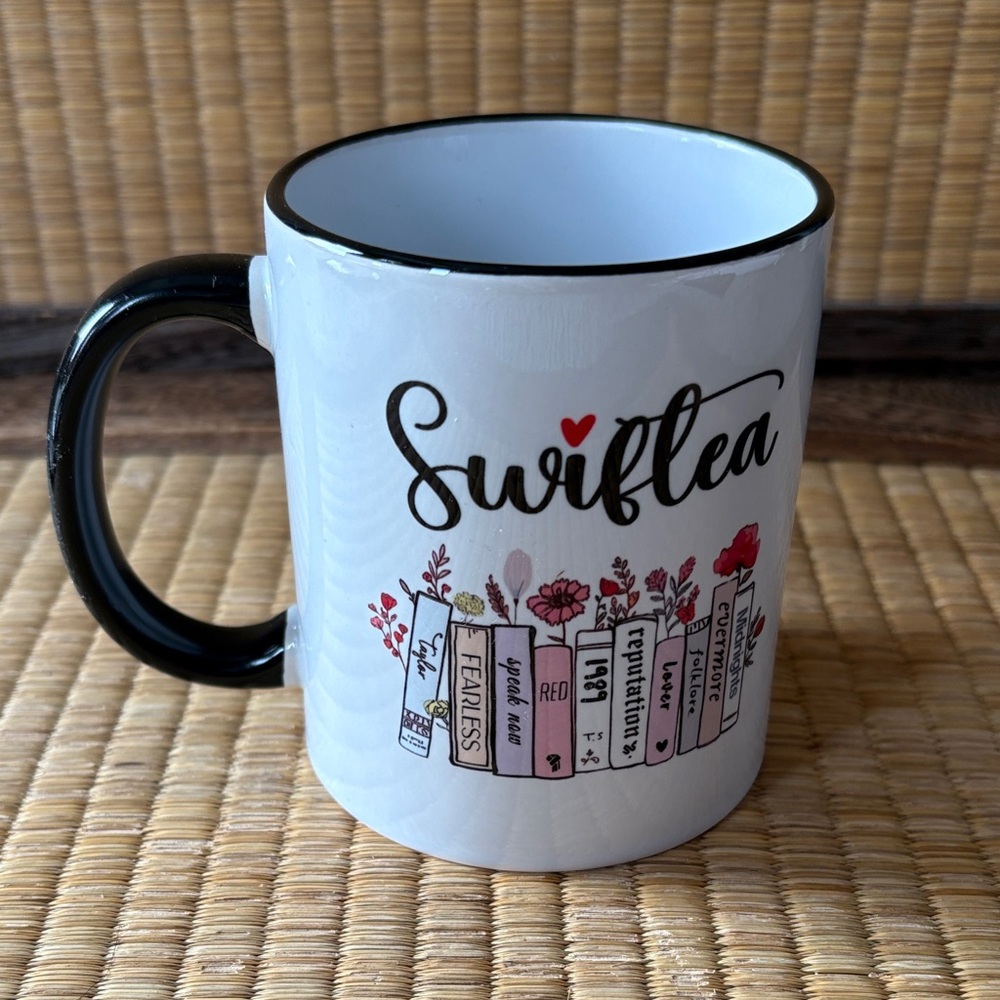 🆕TAYLOR SWIFT: Swiftea Mug with Black Handle
